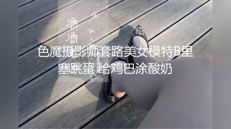 沙发上和两妹子一起玩