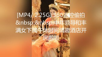 办公楼女厕全景偷拍美女同事的小黑鲍 靠她竟然没穿内裤