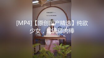 大神潜入万达购物商厦女厕 偷拍卖服装的美女嘘嘘