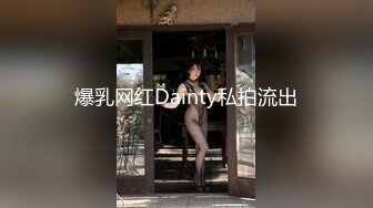 《顶流网红?私拍》露脸才是王道！干练短发童颜巨乳肥臀反差网红muay订阅福利第二季，露出3P紫薇双洞高潮无下限