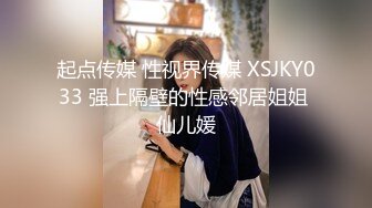 白牛仔裙美女内裤勒进屁股里