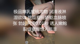 颜值不错的小骚妇镜头前展示玩逼的最高境界，全程露脸瓜果蔬菜易拉罐直接往逼里塞展示，拳交扩阴器真刺激