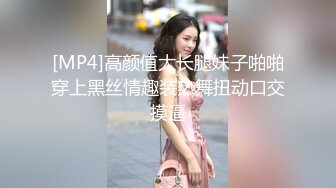 金毛漂亮的外围女神，喝着娃哈哈，数着一堆毛爷爷现金笑得很灿烂