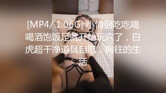 七月最新厕拍大神潜入师范学院附近公厕正面全景偷拍学妹尿尿专心看视频的黑丝短裙靓妹