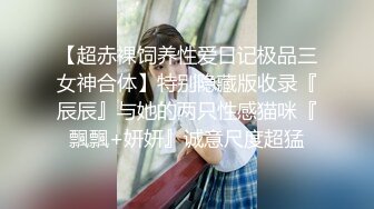 大神商场尾随跟踪偷拍几个美女裙底风光碎花裙玛丽珍鞋女神妹掀裙岔腿露出微湿白内和黑毛