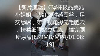 小母狗跪地深喉恶心到吐，还不敢反坑，最后直接射在喉咙里