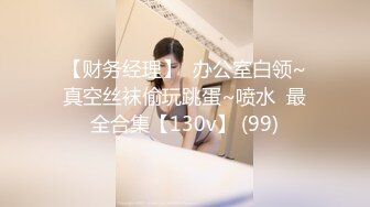 妹妹来了大姨妈让姐姐伺候他，全程露脸黑丝诱惑口交大鸡巴，让大哥揉着妹妹的奶子草着姐姐的骚穴精彩又刺激