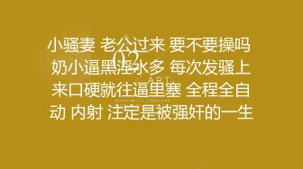 科技园蹲守黑T恤披肩发妹子发白的唇肉从茂密的黑逼毛中露出