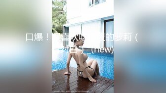 合租房冒死在门帘上小洞偷窥 对门的美女洗澡