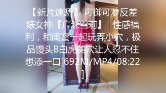 Jk美女 透明蓝内内紧紧卡着性感大屁屁