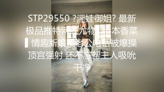 ❤️情趣开档黑丝小女仆❤️女仆的工作就是满足主人，骚气小女仆坐在肉棒上自己动，开裆丝袜直接插入，高潮不断