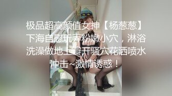 [MP4/ 980M]&nbsp;&nbsp;双飞高潮痴女 这两个母狗是真骚啊&nbsp;&nbsp;全程露脸让小哥各种爆草蹂躏&nbsp;&nbsp;淫声荡语一起舔鸡巴 连草带抠玩的好刺激