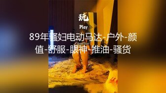 《居家摄像头破解》中年大叔一边操白嫩的老婆一边拍