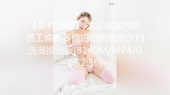 [MP4]极度淫骚美女！香蕉插穴自慰！快速猛捅狂喷水 跪在地上假屌抽插