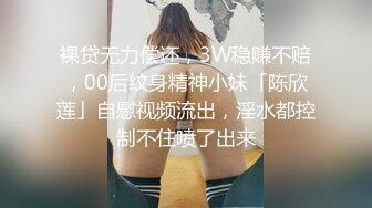 《极品CP✿魔手✿外购》美女如云餐饮店大神躲藏女厕逼脸同框偸拍数位小姐姐方便，被一个美女发现翻车了还好没有推门吓尿了