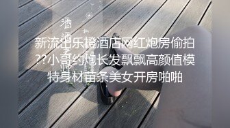 浴室对镜子拍的