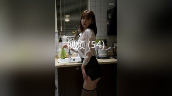 斗鱼女神【辣条】11月最新土豪定制千元福利，情趣内内抖臀2