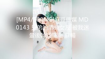 【魔手外购】，大胆坑神潜入商场女厕，近景特写同步露脸全身，数位小姐姐私密处被偸拍