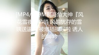 科技园蹲守斑点上衣美女的水韵小嫩B