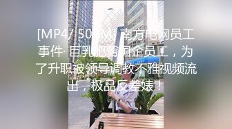 精彩刺激剧情红发人妖茶社鸡巴拿出来勾引骚妇转到椅子下吃肉棒帅哥服务员也来一起玩3P操穴