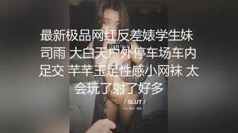 SWAG 一个女孩有一个圆的美丽的屁股被搞砸在一个阳光明媚的日子