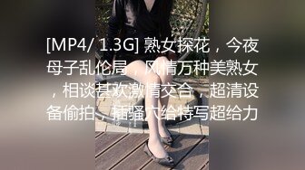 风韵女人，人间尤物榨精机，女上位表情很销魂超级享受