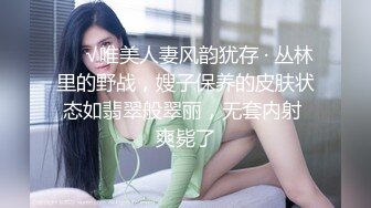 冒死爬墙偷拍 水上乐园刚出来换衣服的小美女