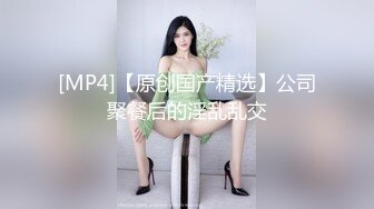 极品大奶御姐，全程露脸丝袜高跟宾馆各种发骚，听狼友指挥互动撩骚完美展示，揉奶玩逼浪叫呻吟