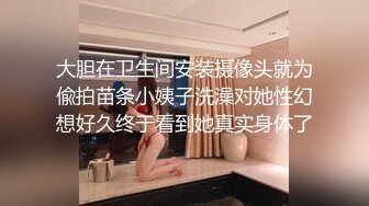 商城偷窥极品眼镜老湿试穿内衣 外表看着文静 穿着黑丝吊带丝袜 蓝色小内内 够闷骚