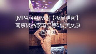 《魔手外购极品CP》景区女公厕完美定点角度全景偸拍，先脸后逼各种气质小姐姐方便，眼镜美女高高撅起翘臀双洞一清二楚 (9)