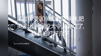 爸爸趁妈妈睡觉干女儿捂住嘴巴不敢吵醒隔壁的妈妈