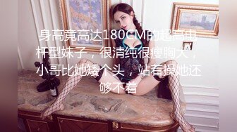 [MP4/ 784M] 姐夫干小姨子修长美腿翘臀小姐姐，跪在沙发上被炮友脱下丁字裤