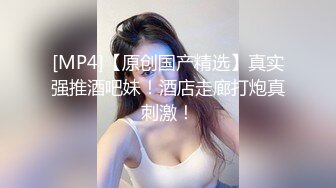 轻熟女骚母狗镜头前的各种展示，全程露脸丝袜制服高跟诱惑，掰开骚穴看特写揉奶玩逼，听狼友指挥道具抽插