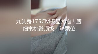 健身女友 自己脱光在床上搔首弄姿勾引，脱下性感小内裤后入美臀，绝对精彩，，不要错过！