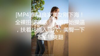 露脸身材黑丝情趣内衣的骚妹子，两个大奶子衬托出来很性感，吃完东西脱衣服开搞，道具插逼呻吟，看样子是被干多了!