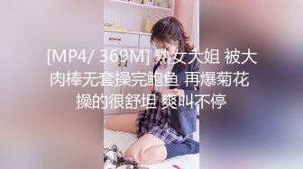 逼逼带着阴环，阴唇带着小铃铛的极品骚女，燃情大秀直播道具抽插骚穴和菊花，双插蹂躏刺激不断，浪叫不止[