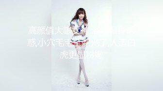 美女如云的韩国女厕偷拍 人品不错的羽绒服美眉尿完仔细的擦拭厕板