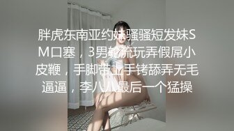 商场女厕偷拍白裤子美女 下面阴唇又黑又长