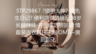 专找丶阿姨玩两小伙3P肉肉熟女，拨开内裤揉搓口交，跪在沙发上后入大屁股，上位骑乘抬腿侧入