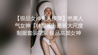 学院女厕偷拍长裙白帽美女 极粉的唇里面露出鲜嫩的肉核