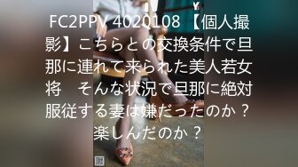 9月新流出精品厕拍5A甲级写字楼隔板女厕手持偷拍专注看直播的极品少妇绽开的菊花和一线天逼