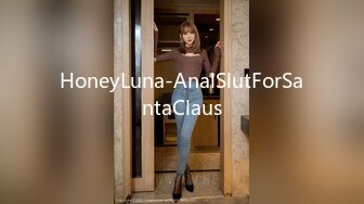 HoneyLuna-AnalSlutForSantaClaus