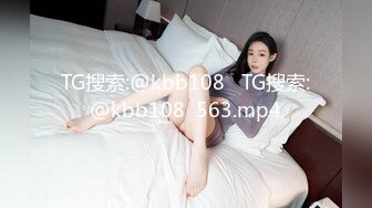 妈妈带女儿一起直播大秀挣钱，全程露脸黑丝情趣