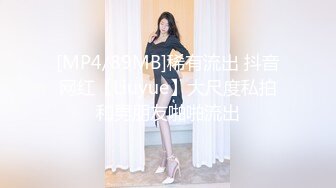 操B前先抠给我看(有骚女)