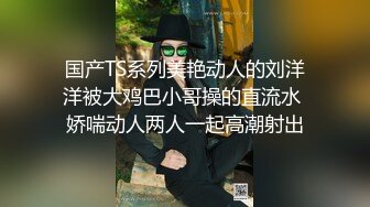 韵味十足甜美骚女，女用倒模20CM长屌，骑乘自己动，翘起屁股插入