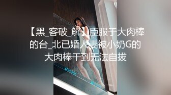 商场女厕全景偷拍一起来嘘嘘的姐妹花轮流来献B