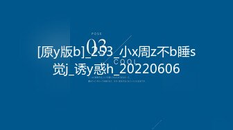 国内厕拍大神潜入县城购物商场女厕??偷拍美女尿尿其中几个貌似城里的小姐姐嫌弃这里的环境捂着鼻子尿尿