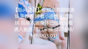 03年嫩妹极度淫骚来大姨妈也要秀，爆乳翘臀完美身材，无毛极品嫩穴，从下往上视角特写，揉搓奶子掰开肥穴