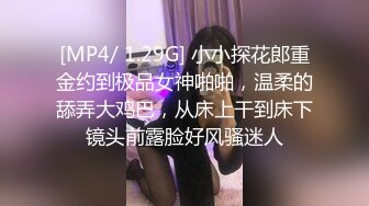 推特优质情侣mympet女主身材一流，喜欢挑战各种难度人前露出，圣水遛狗调教啪啪