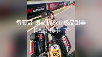 坑爹妹子浴室近距离偷窥全身擦乳液的高颜值大奶美眉